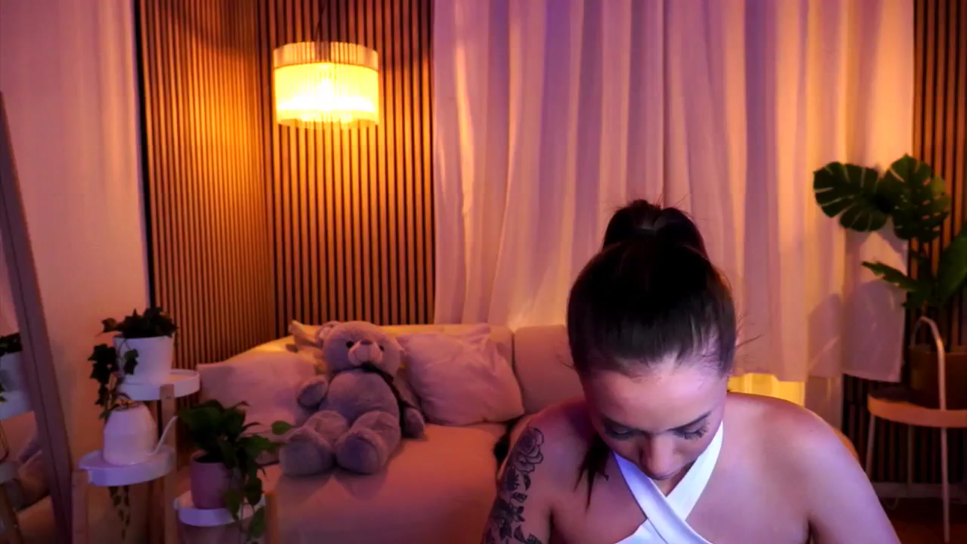 Gallery image thumbnail from Naomii18's myfreecams stream on, 02/26/2025, 18:45 image 1 of 20