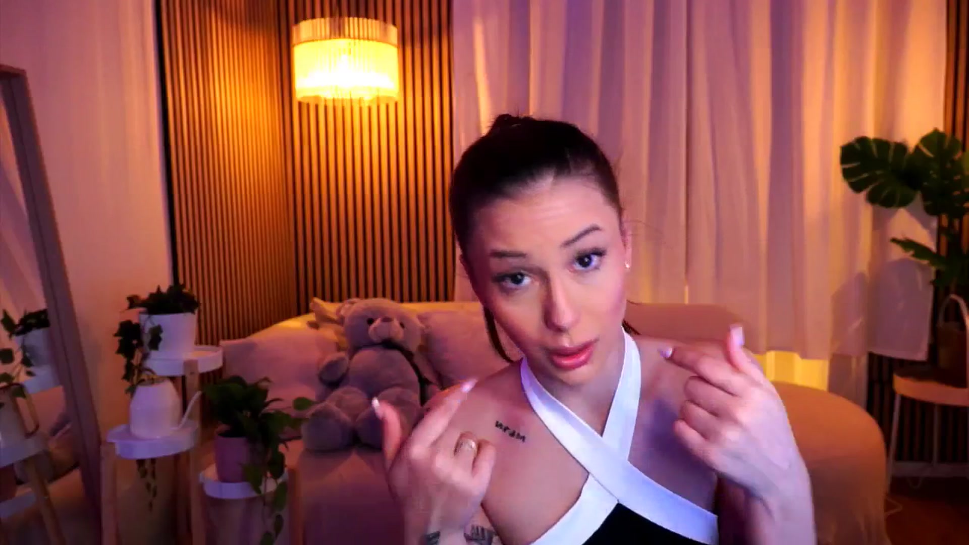Gallery image thumbnail from Naomii18's myfreecams stream on, 02/26/2025, 18:45 image 4 of 20