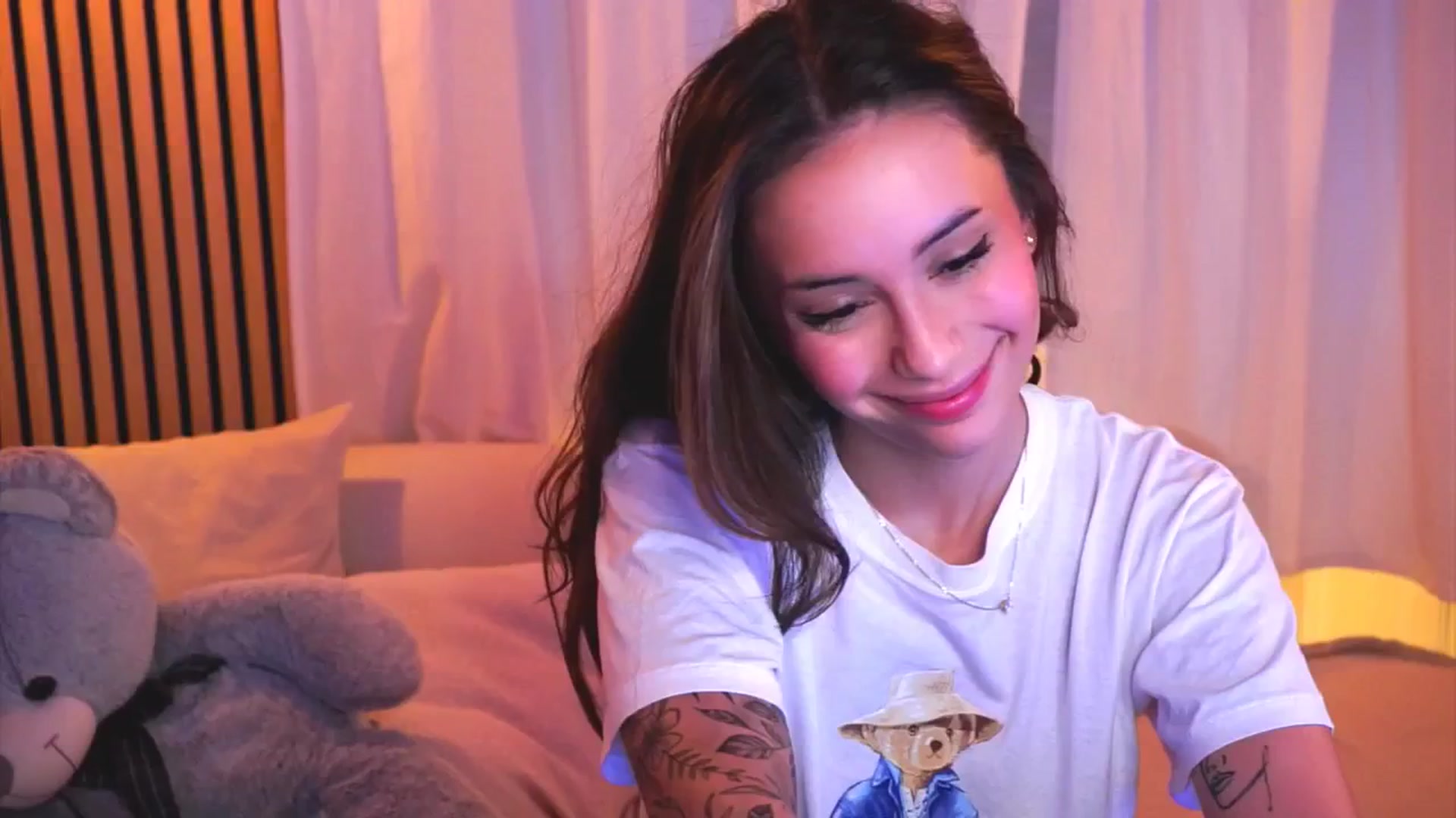 Gallery image thumbnail from Naomii18's myfreecams stream on, 02/28/2025, 15:47 image 14 of 20