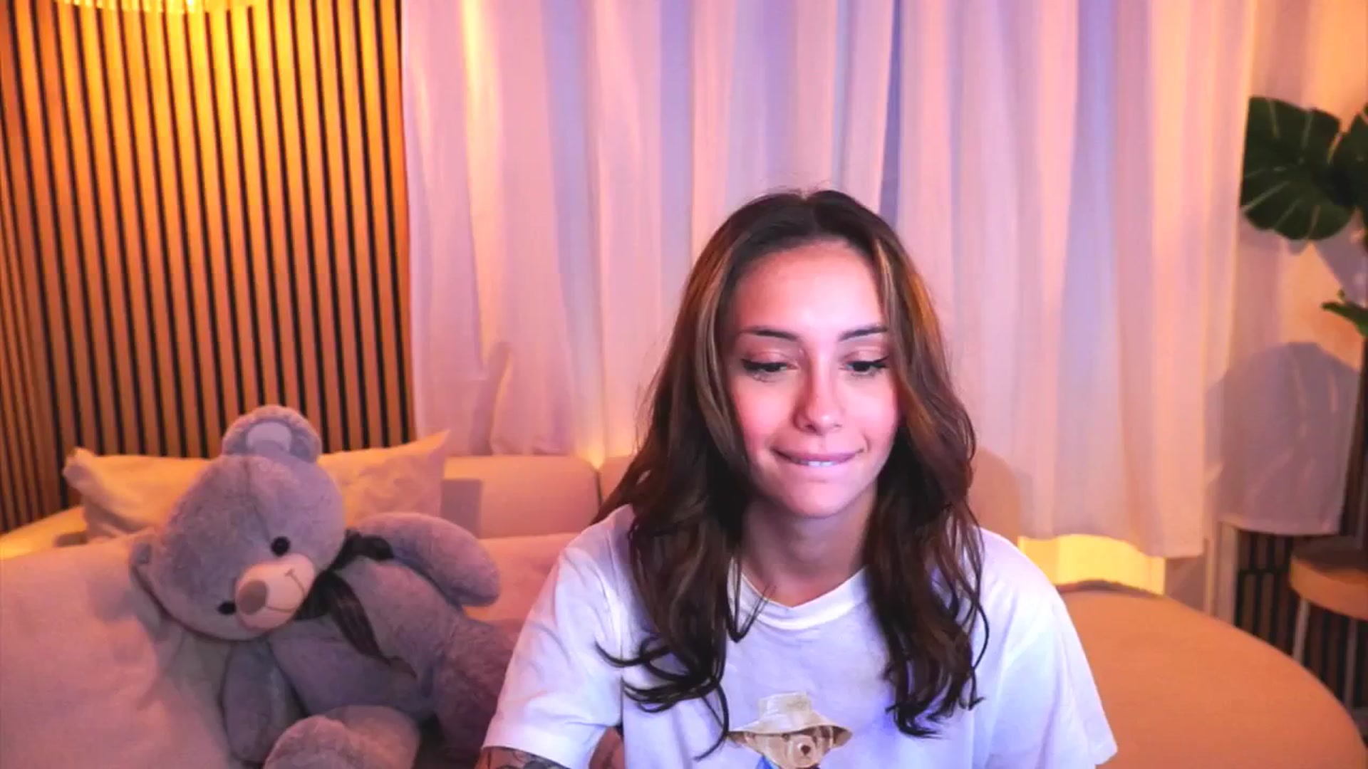 Gallery image thumbnail from Naomii18's myfreecams stream on, 02/28/2025, 15:47 image 1 of 20