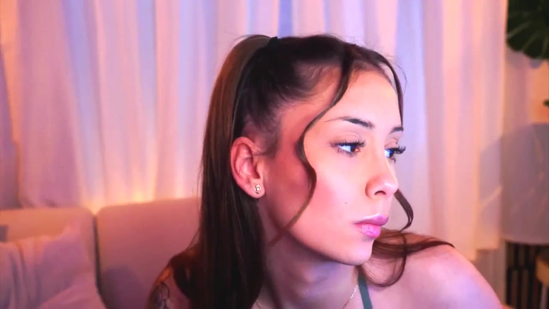 Gallery image thumbnail from Naomii18's myfreecams stream on, 03/01/2025, 12:53 image 11 of 20