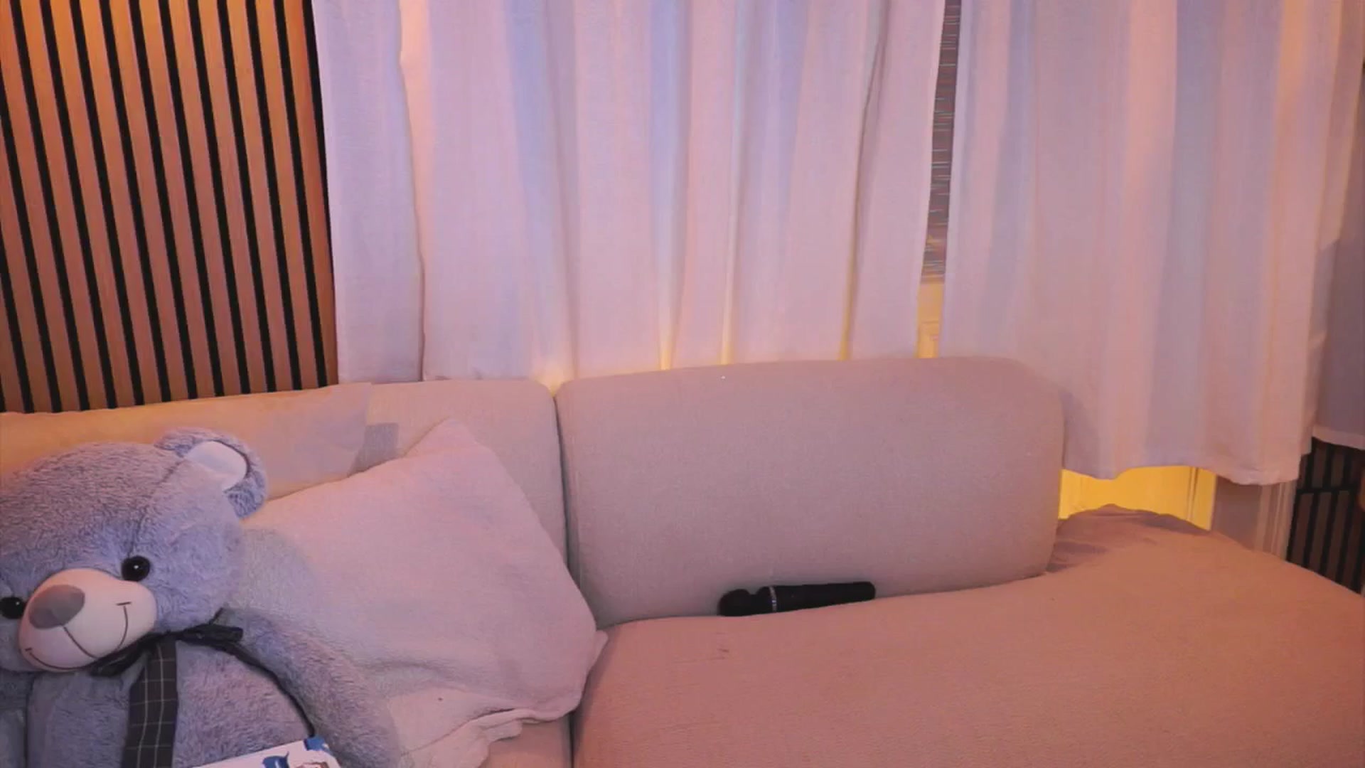 Gallery image thumbnail from Naomii18's myfreecams stream on, 03/03/2025, 18:23 image 13 of 20