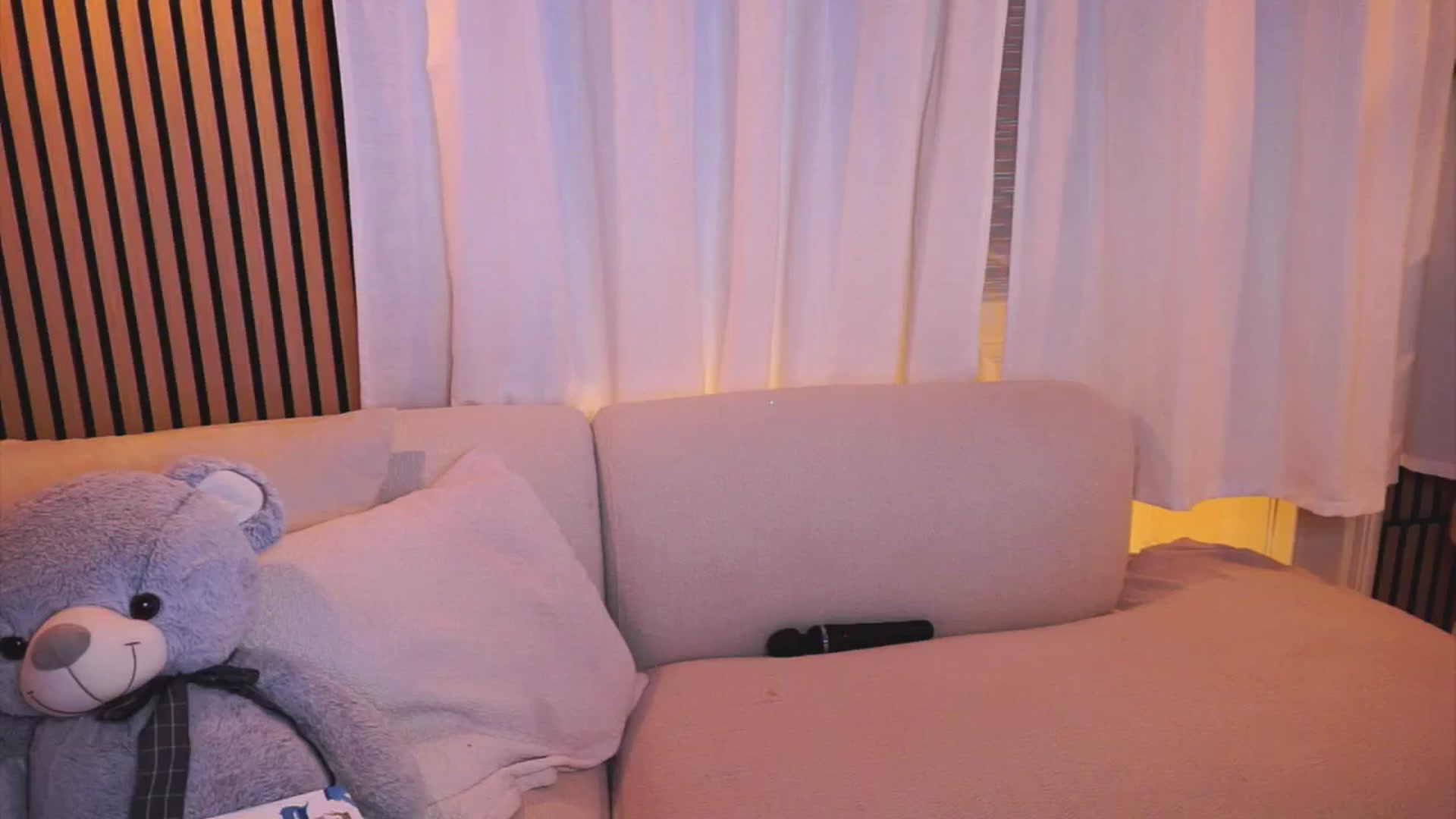 Gallery image thumbnail from Naomii18's myfreecams stream on, 03/03/2025, 18:23 image 14 of 20