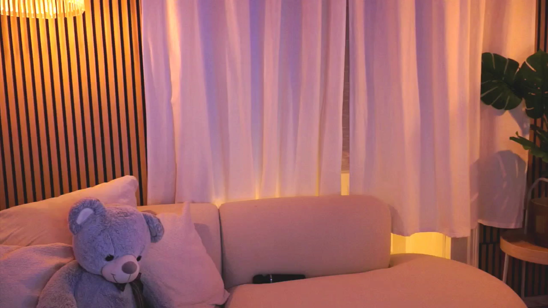 Gallery image thumbnail from Naomii18's myfreecams stream on, 03/04/2025, 22:20 image 16 of 20