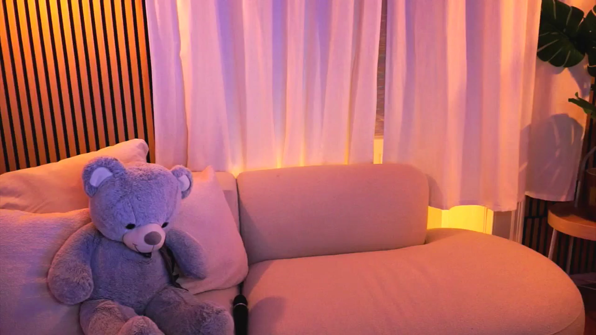 Gallery image thumbnail from Naomii18's myfreecams stream on, 03/04/2025, 22:20 image 9 of 20