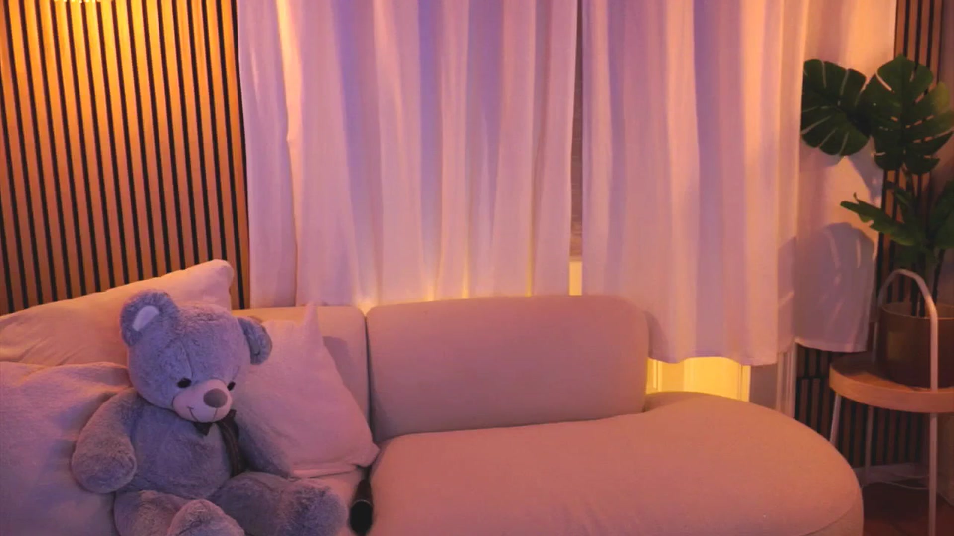 Gallery image thumbnail from Naomii18's myfreecams stream on, 03/04/2025, 23:30 image 8 of 20