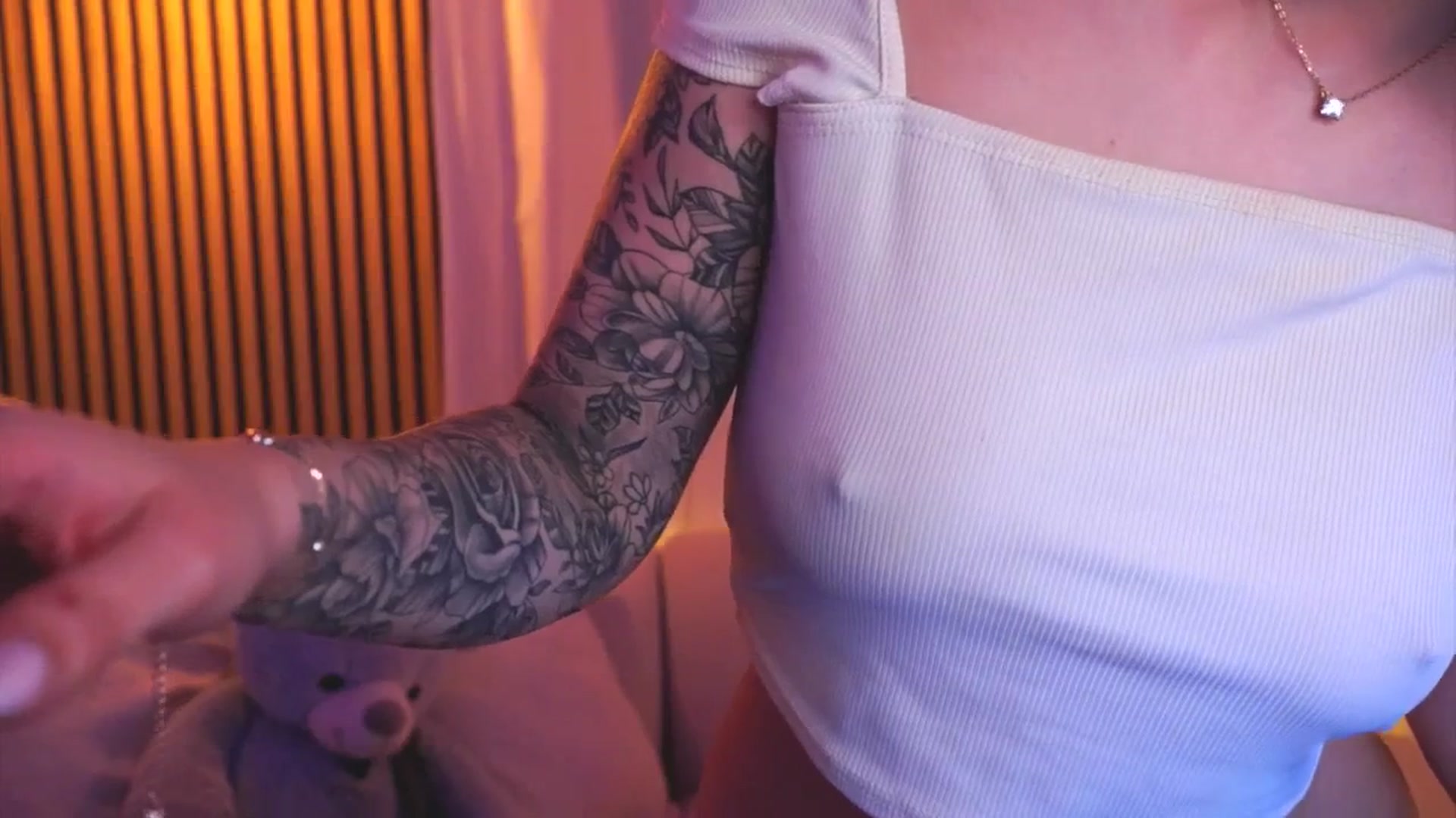 Gallery image thumbnail from Naomii18's myfreecams stream on, 03/04/2025, 23:30 image 20 of 20