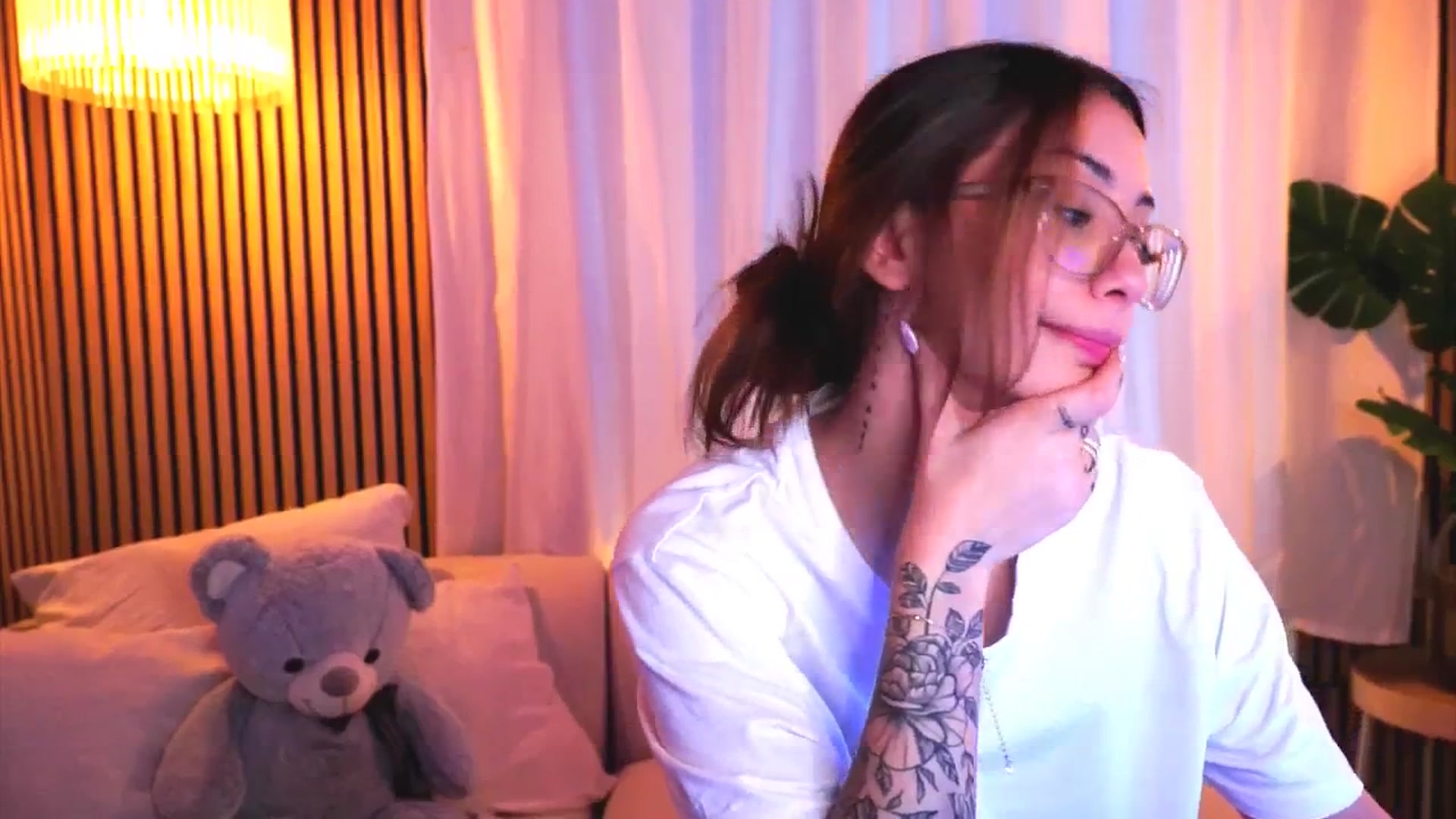 Gallery image thumbnail from Naomii18's myfreecams stream on, 03/05/2025, 14:51 image 12 of 20
