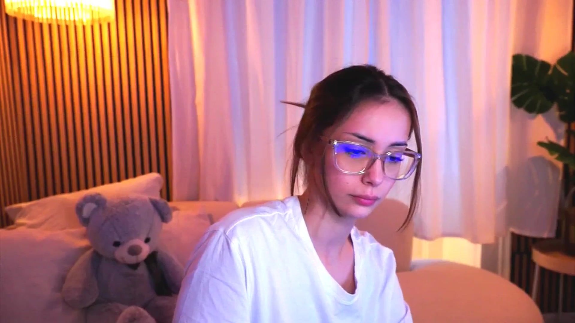 Gallery image thumbnail from Naomii18's myfreecams stream on, 03/05/2025, 14:51 image 8 of 20