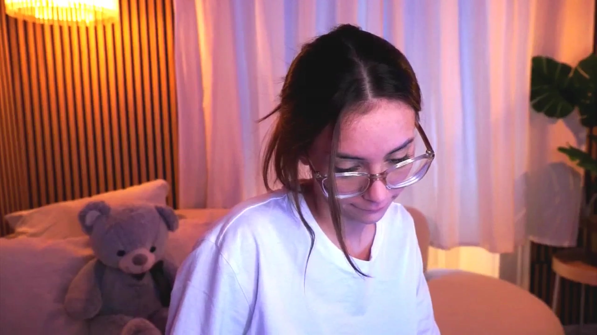 Gallery image thumbnail from Naomii18's myfreecams stream on, 03/05/2025, 14:51 image 10 of 20