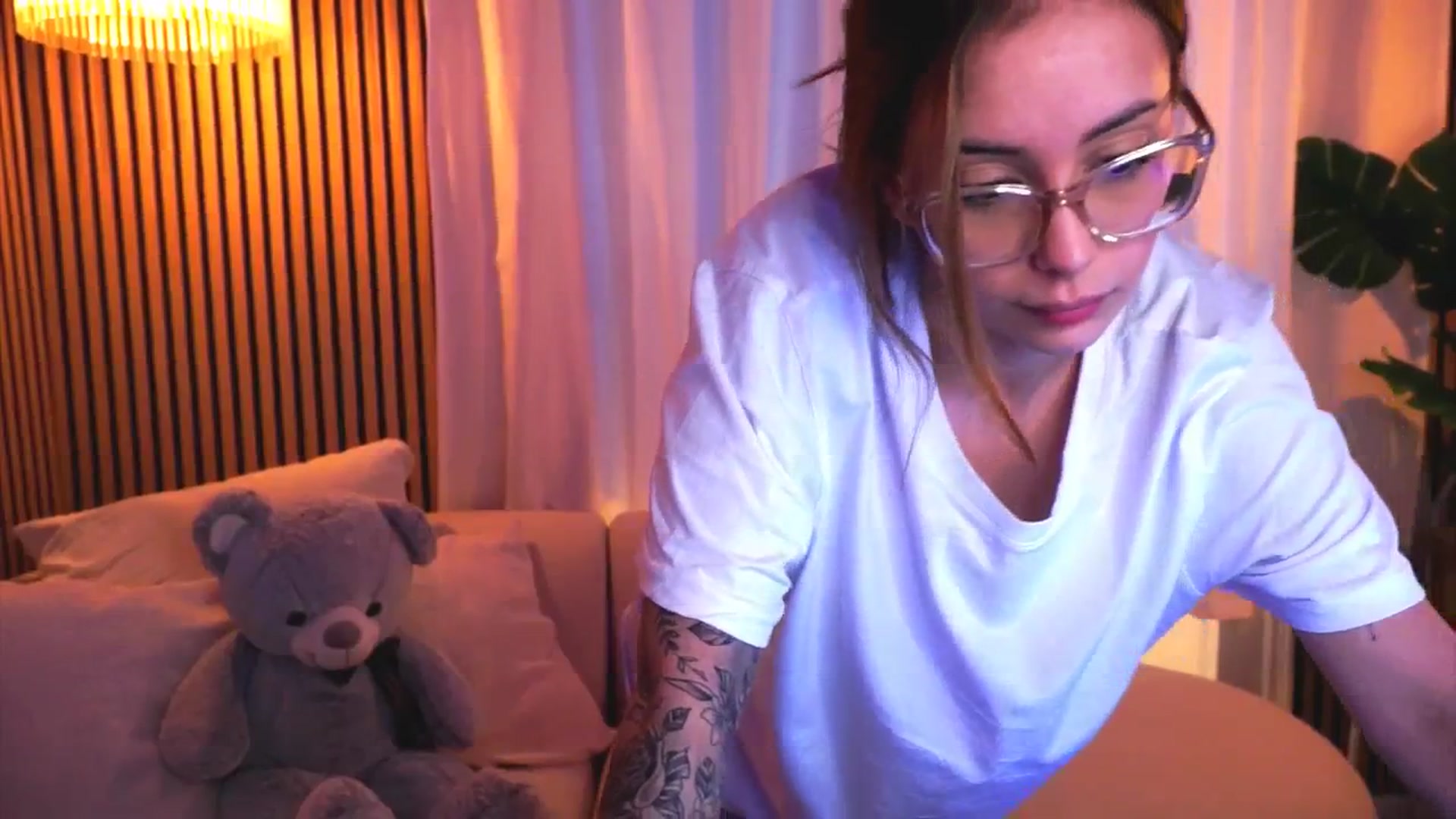 Gallery image thumbnail from Naomii18's myfreecams stream on, 03/05/2025, 14:51 image 9 of 20