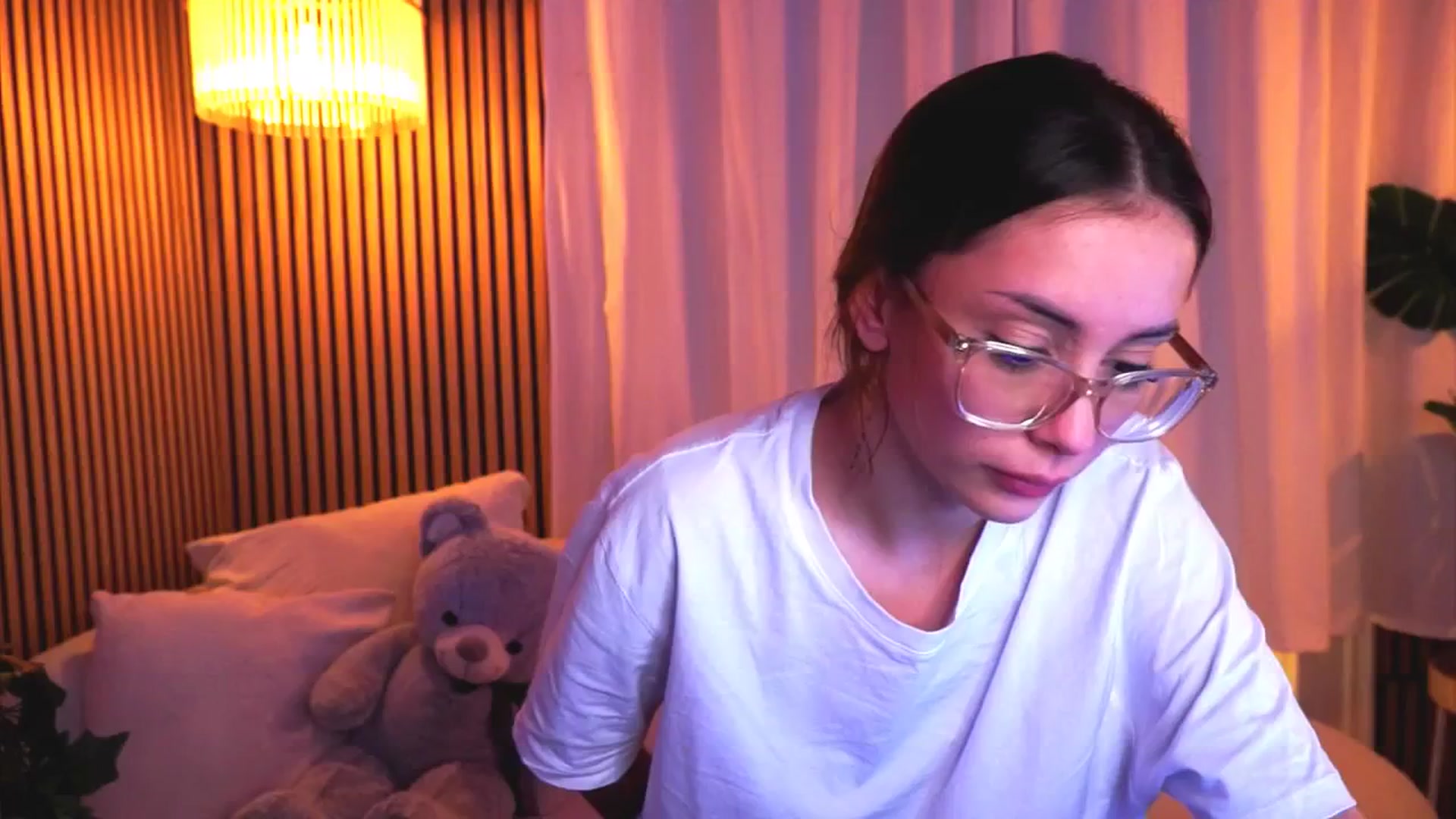 Gallery image thumbnail from Naomii18's myfreecams stream on, 03/05/2025, 16:58 image 5 of 20