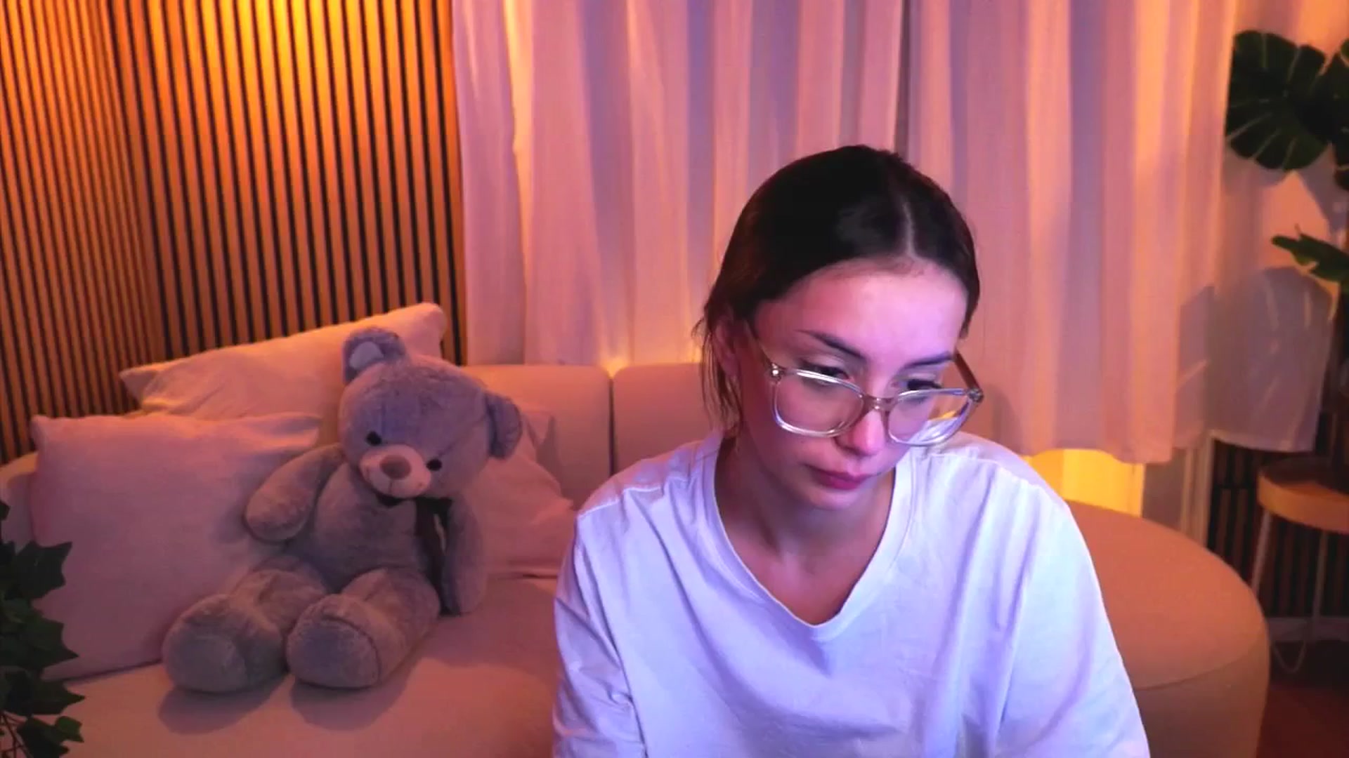 Gallery image thumbnail from Naomii18's myfreecams stream on, 03/05/2025, 16:58 image 2 of 20
