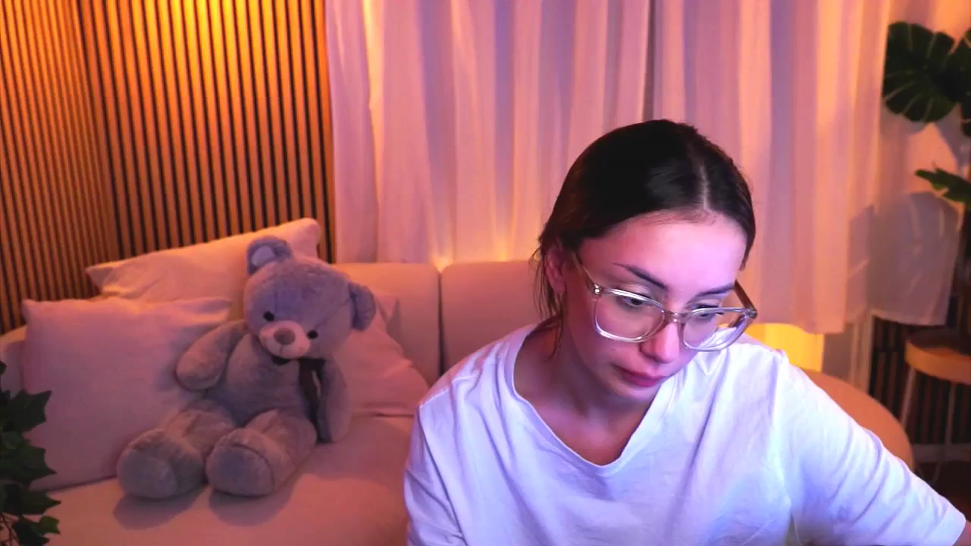 Gallery image thumbnail from Naomii18's myfreecams stream on, 03/05/2025, 16:58 image 3 of 20