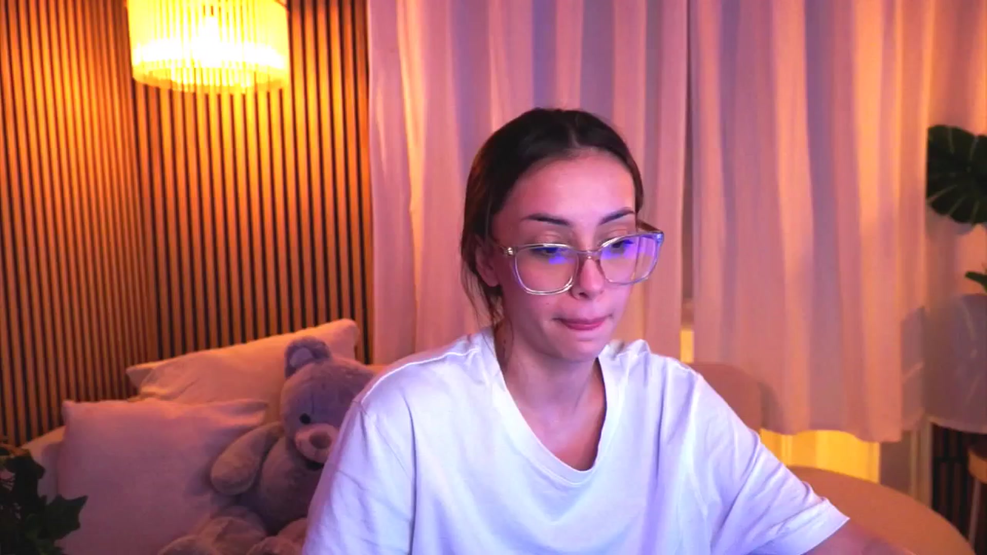 Gallery image thumbnail from Naomii18's myfreecams stream on, 03/05/2025, 16:58 image 6 of 20