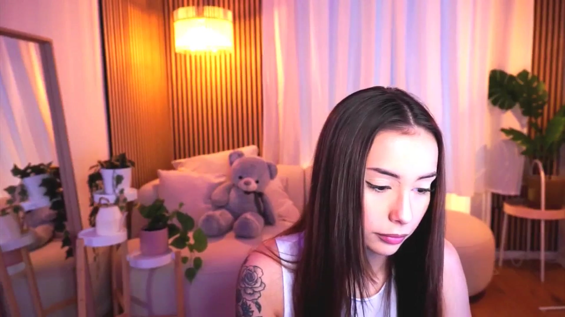 Gallery image thumbnail from Naomii18's myfreecams stream on, 03/06/2025, 16:16 image 7 of 20