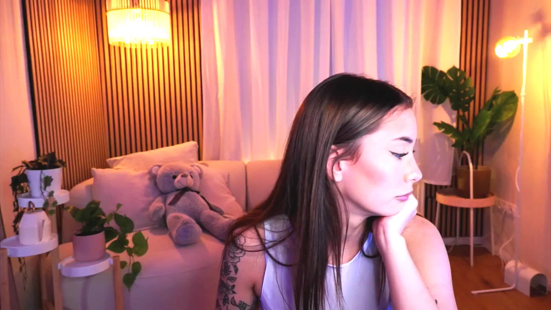 Gallery image thumbnail from Naomii18's myfreecams stream on, 03/06/2025, 16:16 image 17 of 20
