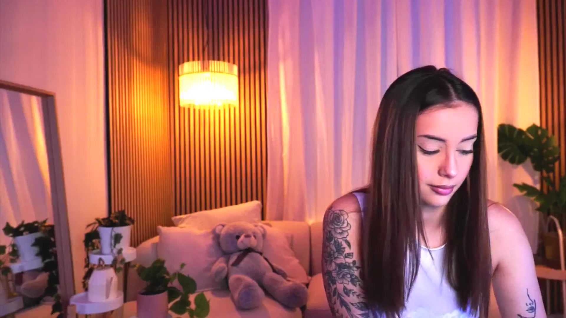Gallery image thumbnail from Naomii18's myfreecams stream on, 03/06/2025, 16:16 image 16 of 20