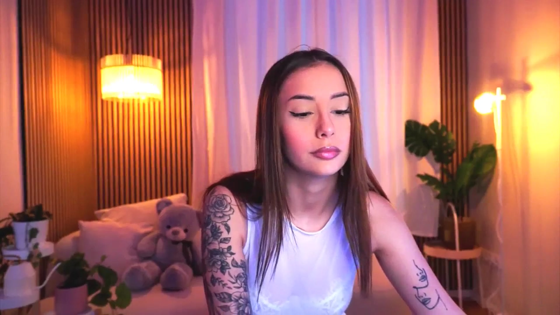 Gallery image thumbnail from Naomii18's myfreecams stream on, 03/06/2025, 16:16 image 4 of 20