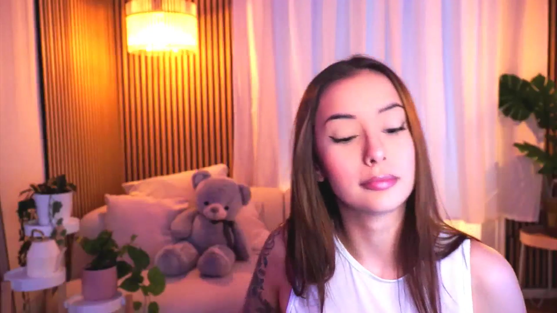 Gallery image thumbnail from Naomii18's myfreecams stream on, 03/06/2025, 16:16 image 5 of 20