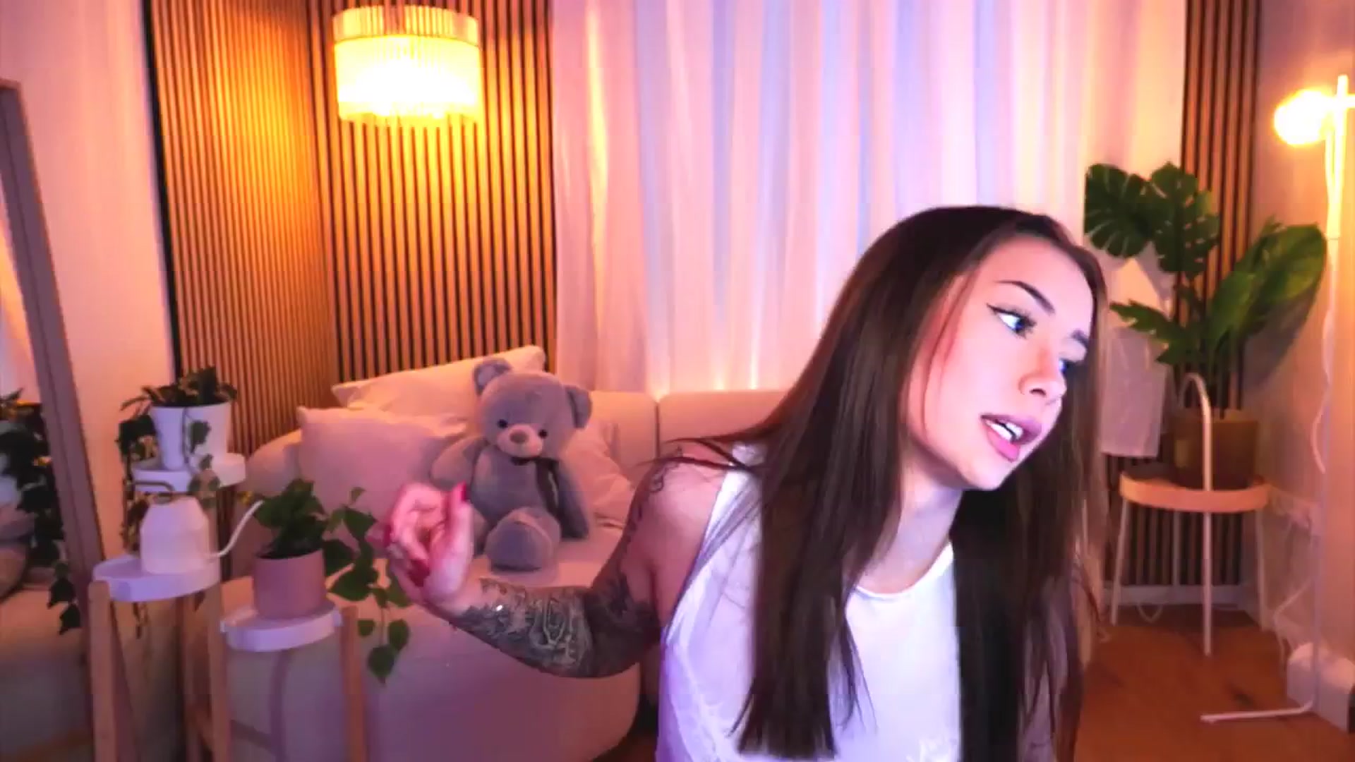 Gallery image thumbnail from Naomii18's myfreecams stream on, 03/06/2025, 16:16 image 1 of 20