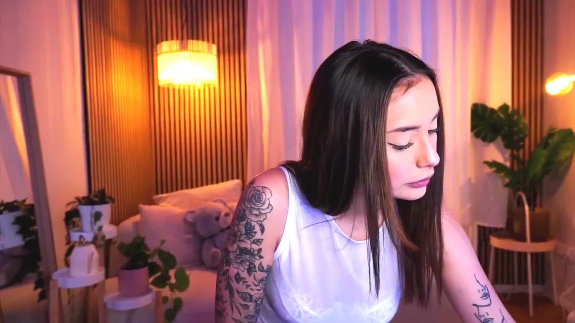 Gallery image thumbnail from Naomii18's myfreecams stream on, 03/06/2025, 16:16 image 11 of 20