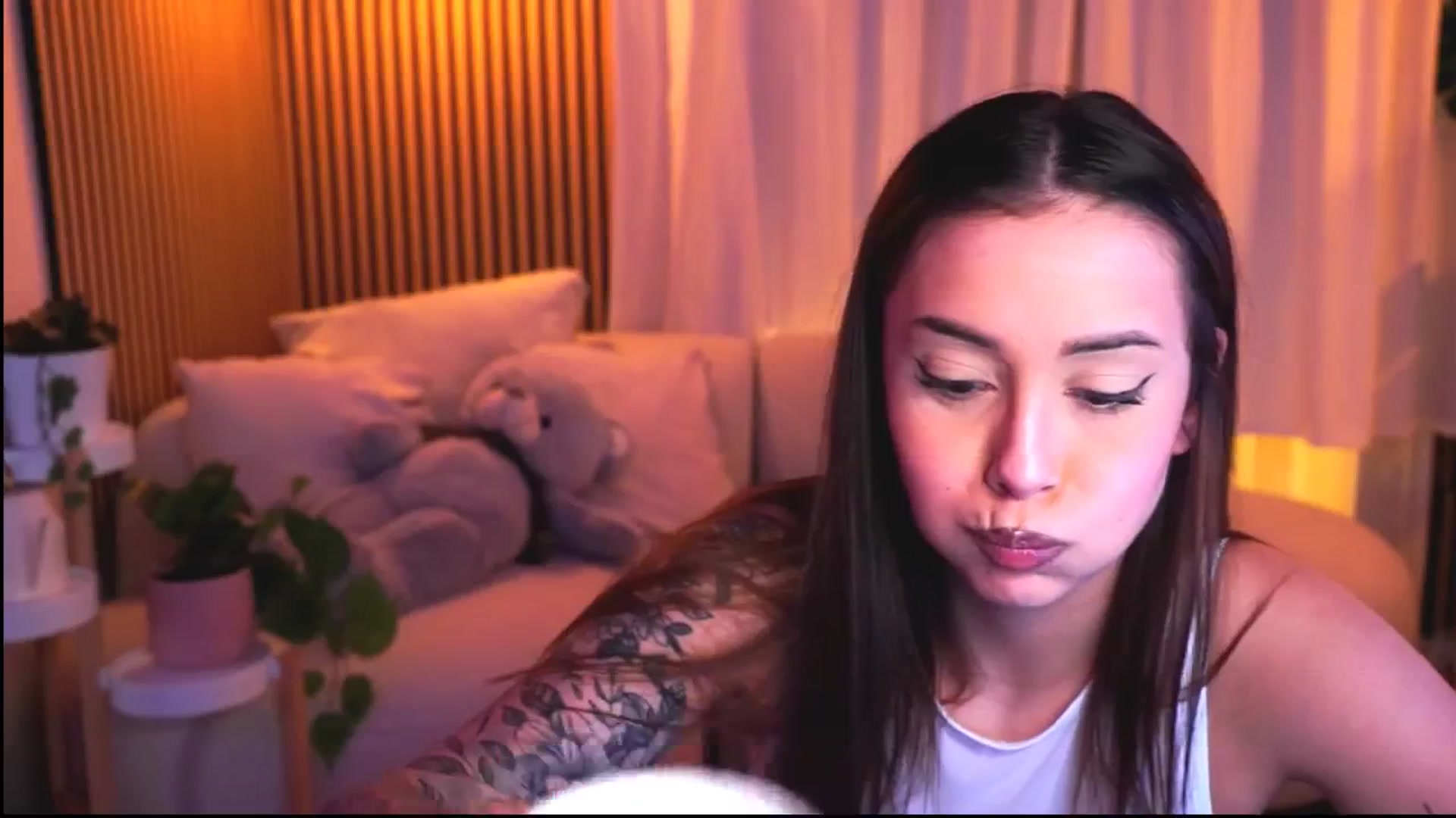 Gallery image thumbnail from Naomii18's myfreecams stream on, 03/06/2025, 19:50 image 7 of 20