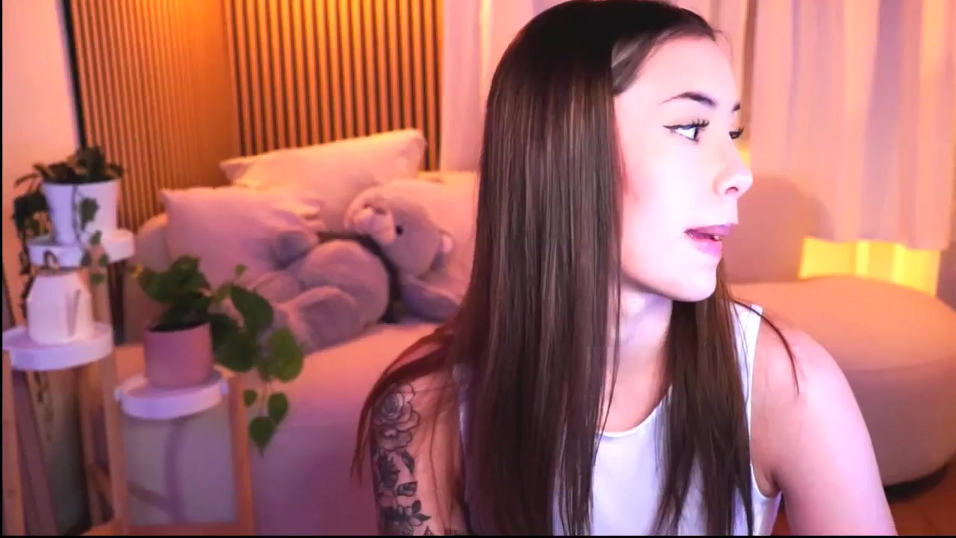 Gallery image thumbnail from Naomii18's myfreecams stream on, 03/06/2025, 19:50 image 8 of 20