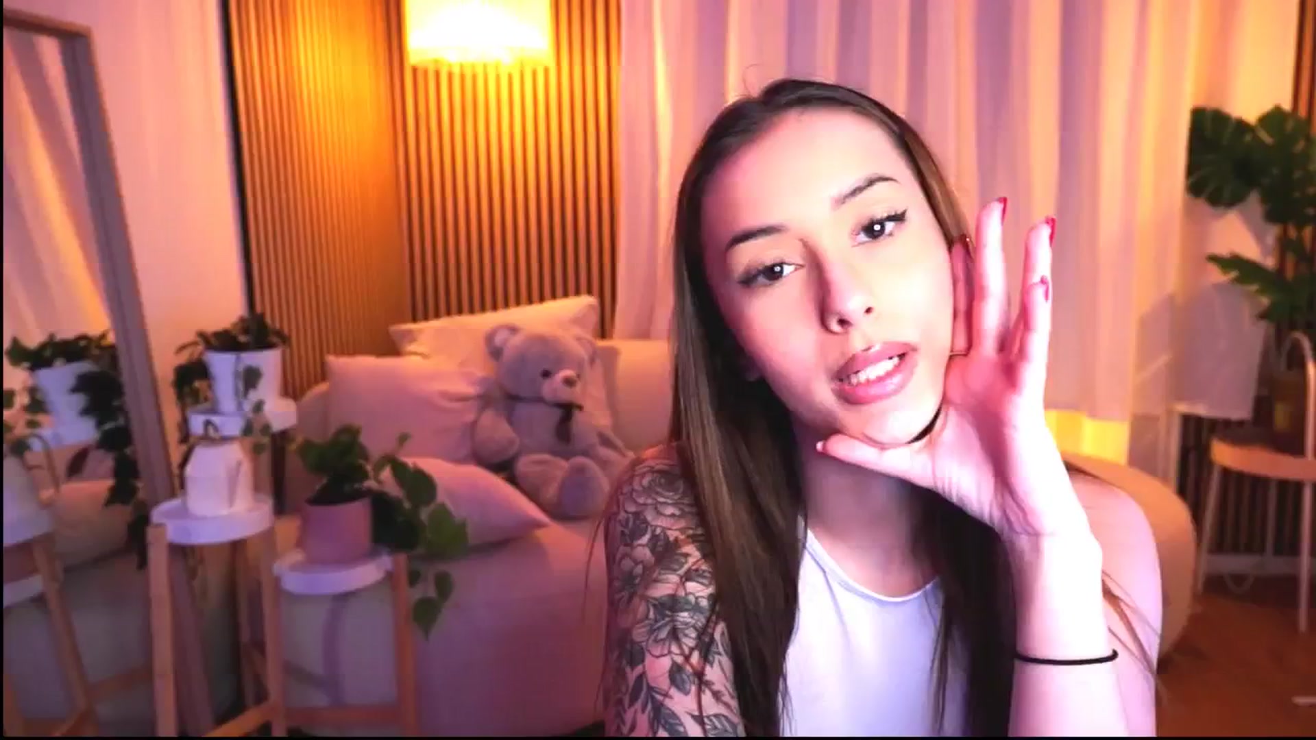 Gallery image thumbnail from Naomii18's myfreecams stream on, 03/06/2025, 19:50 image 17 of 20