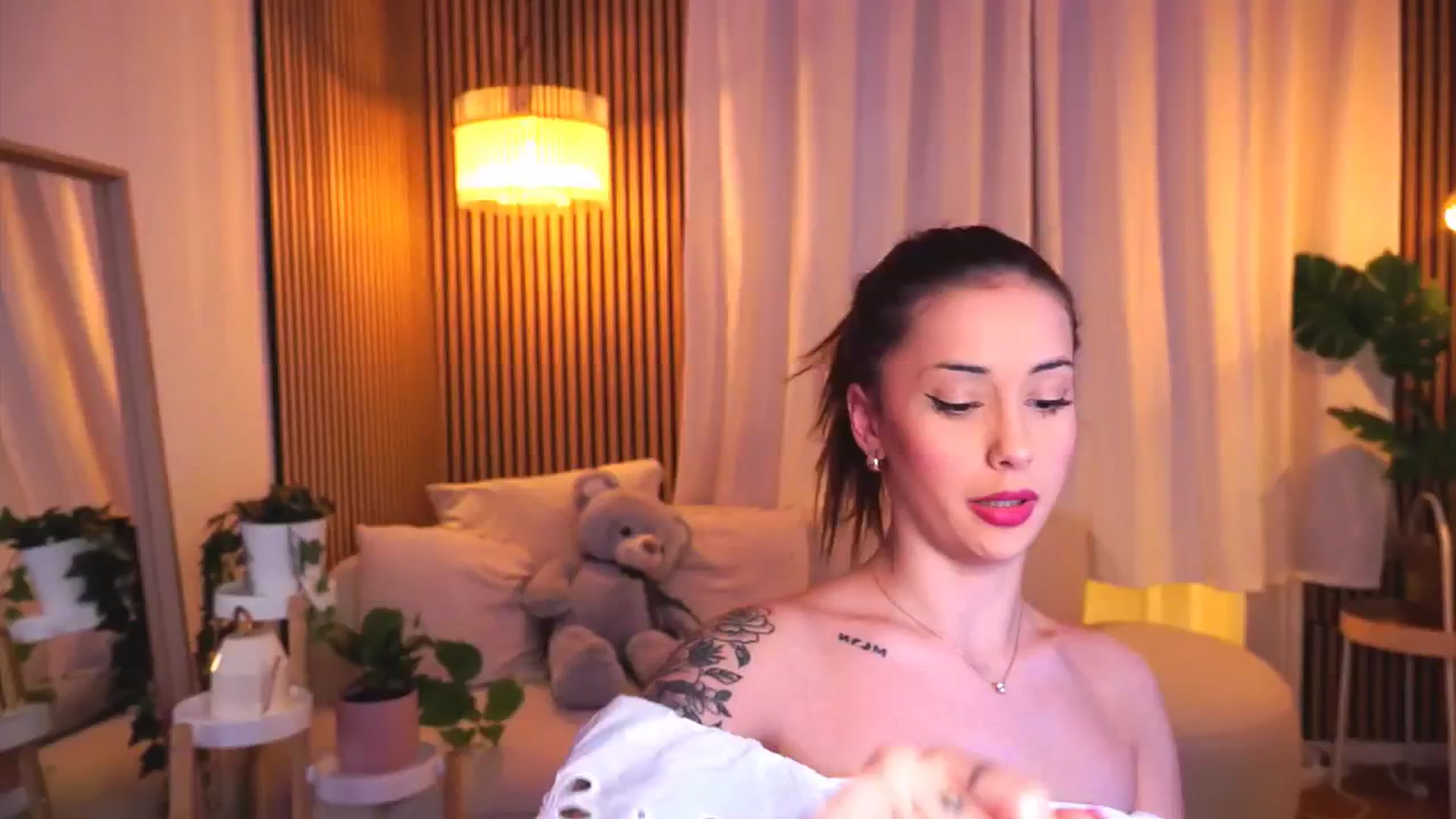 Gallery image thumbnail from Naomii18's myfreecams stream on, 03/07/2025, 19:07 image 9 of 20