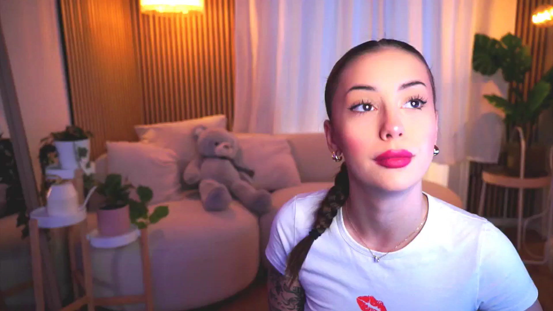 Gallery image thumbnail from Naomii18's myfreecams stream on, 03/11/2025, 11:27 image 1 of 20
