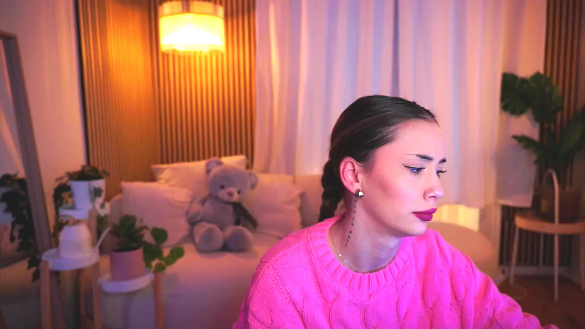 Gallery image thumbnail from Naomii18's myfreecams stream on, 03/11/2025, 13:39 image 19 of 20