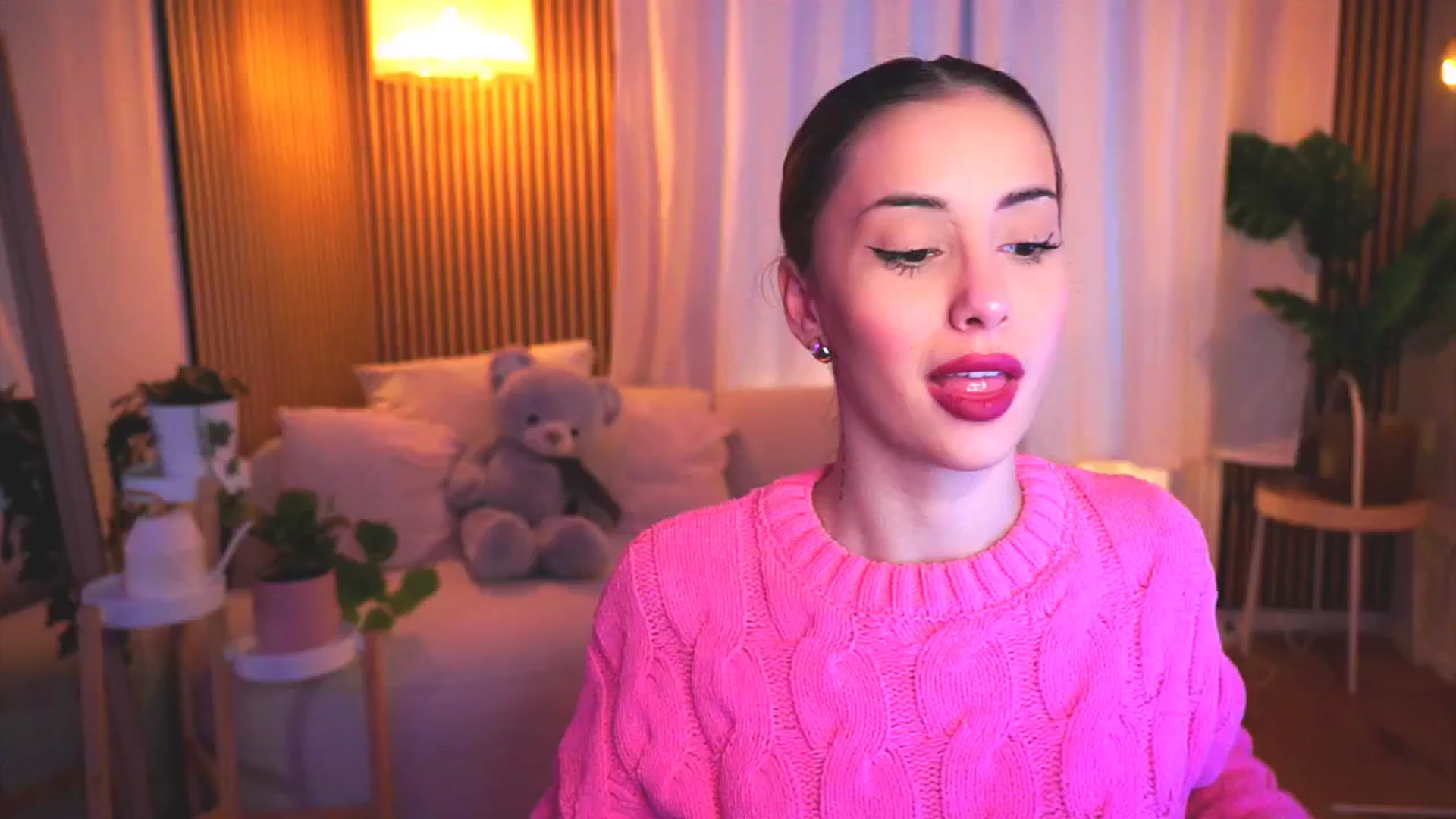 Gallery image thumbnail from Naomii18's myfreecams stream on, 03/11/2025, 13:39 image 17 of 20
