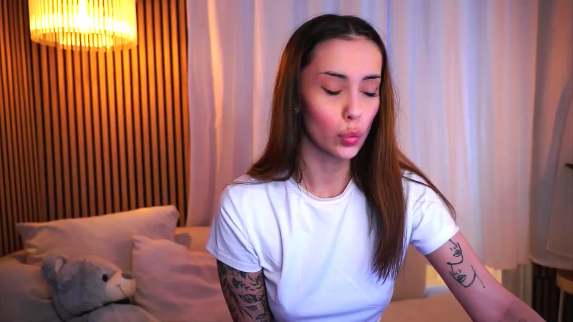 Gallery image thumbnail from Naomii18's myfreecams stream on, 03/12/2025, 15:07 image 4 of 20