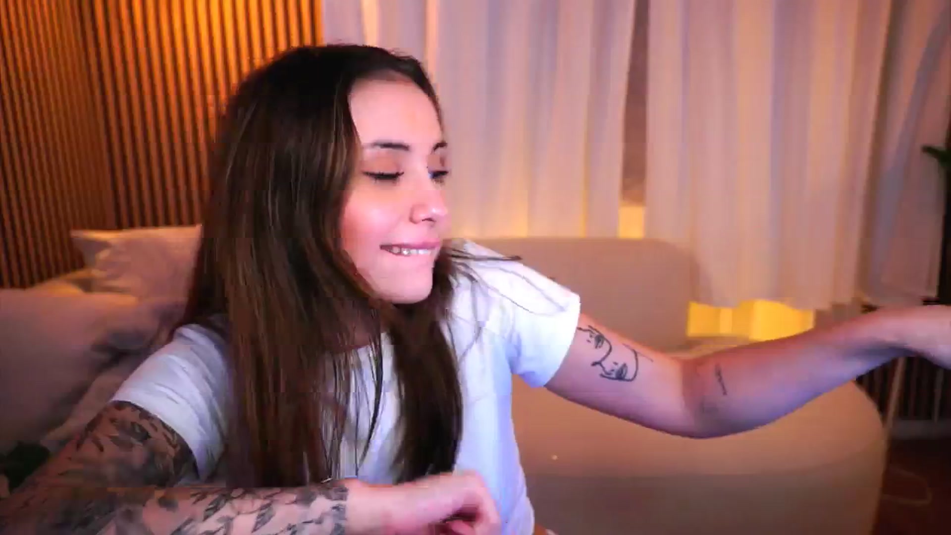 Gallery image thumbnail from Naomii18's myfreecams stream on, 03/12/2025, 16:52 image 20 of 20