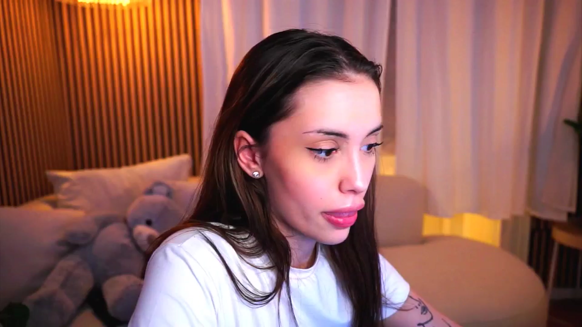 Gallery image thumbnail from Naomii18's myfreecams stream on, 03/12/2025, 16:52 image 19 of 20