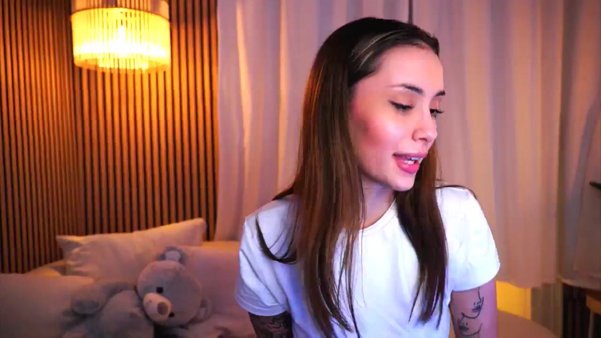 Gallery image thumbnail from Naomii18's myfreecams stream on, 03/12/2025, 16:52 image 18 of 20