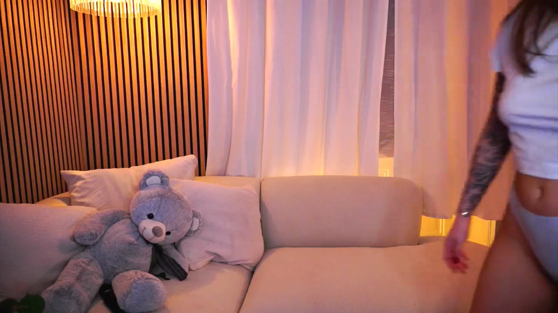 Gallery image thumbnail from Naomii18's myfreecams stream on, 03/12/2025, 16:52 image 16 of 20