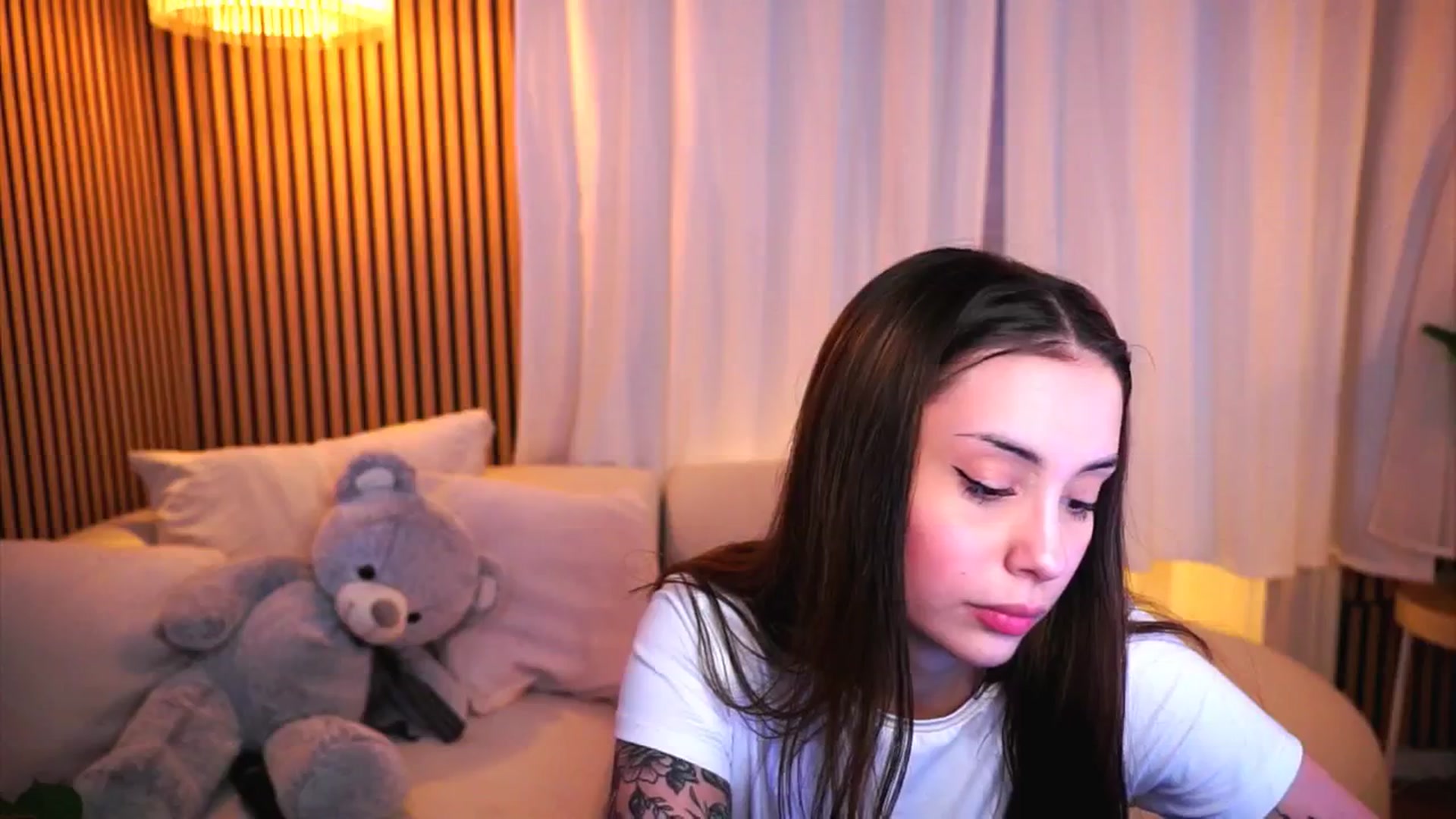 Gallery image thumbnail from Naomii18's myfreecams stream on, 03/12/2025, 16:52 image 6 of 20