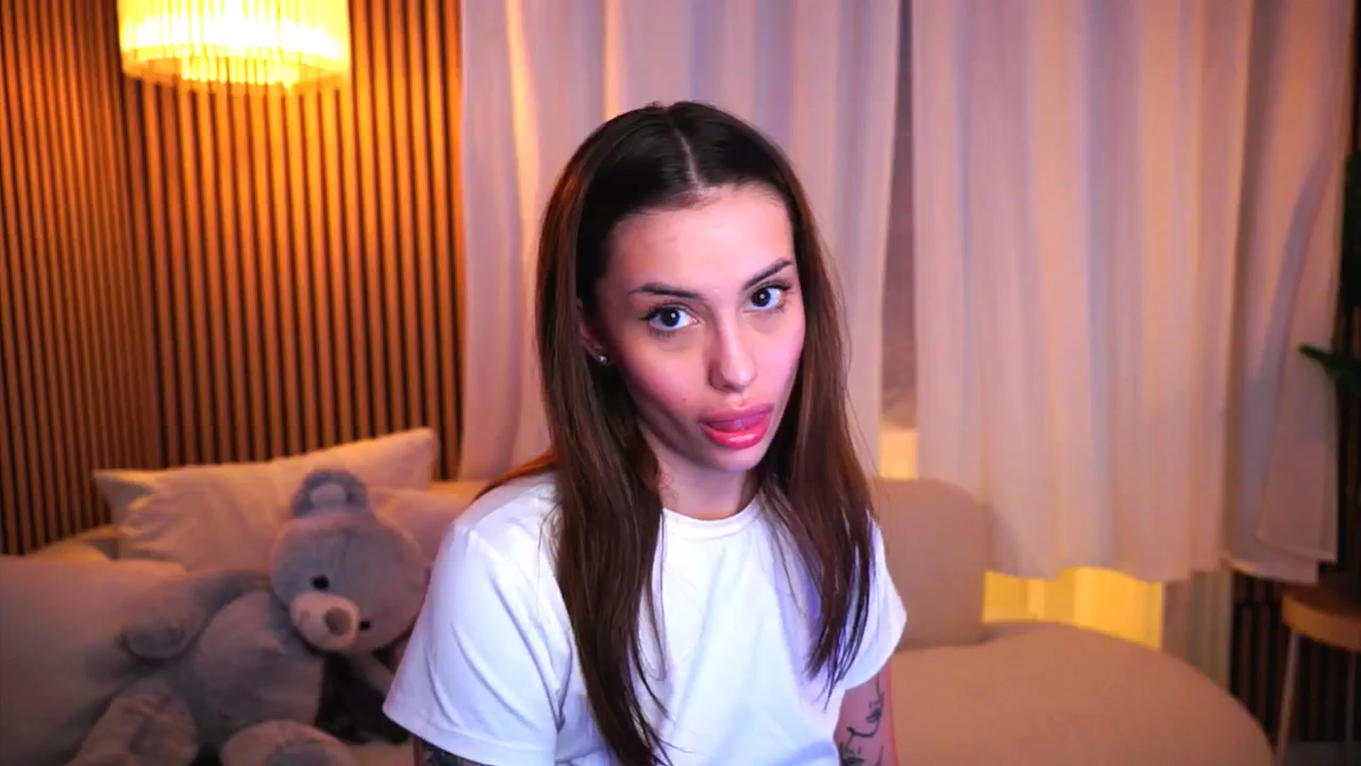 Gallery image thumbnail from Naomii18's myfreecams stream on, 03/12/2025, 16:52 image 12 of 20