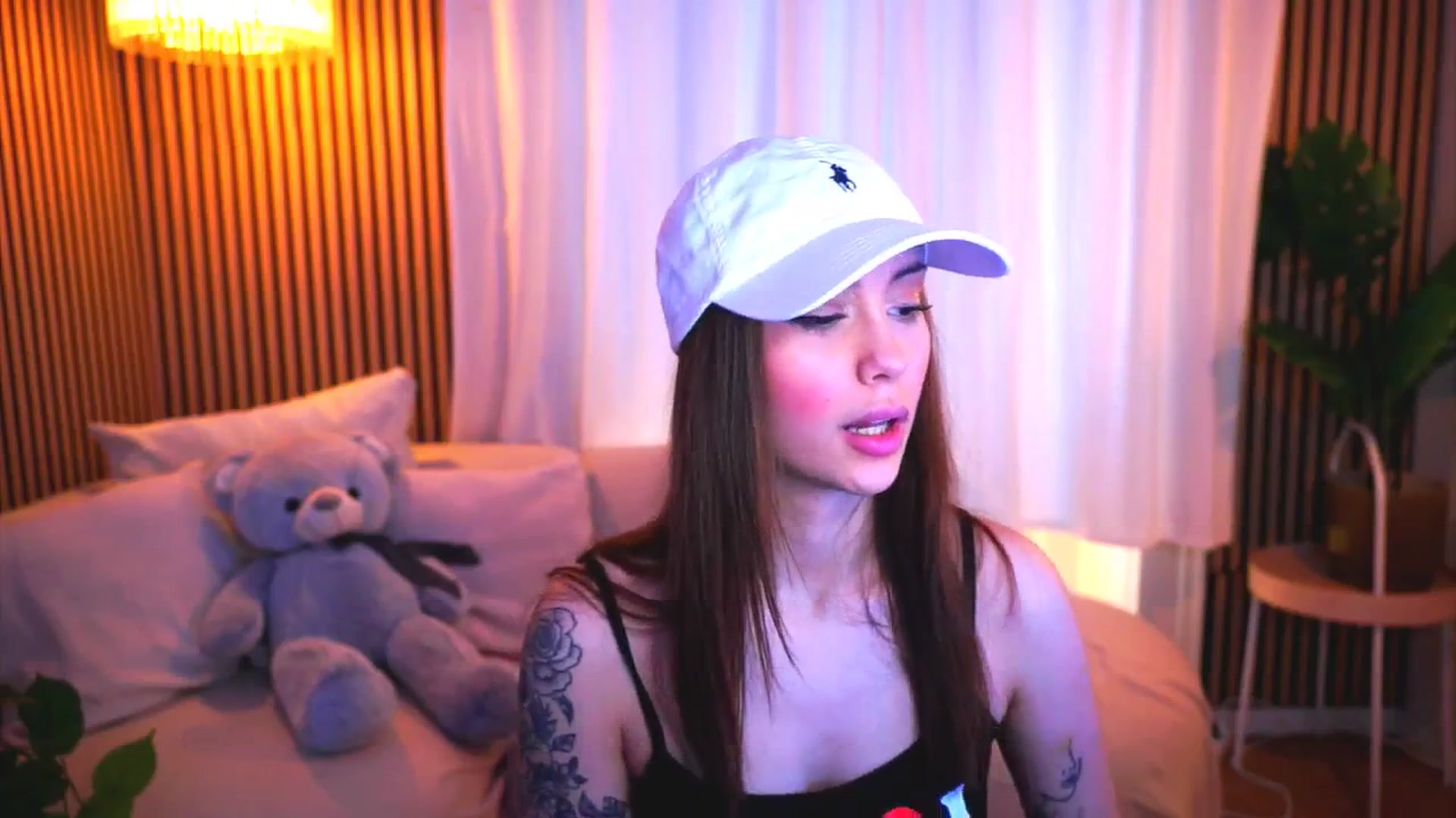 Gallery image thumbnail from Naomii18's myfreecams stream on, 03/13/2025, 14:44 image 7 of 20