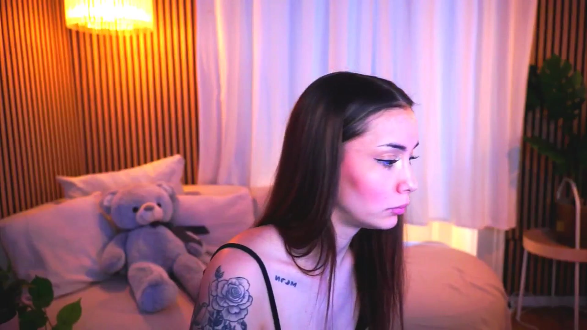 Gallery image thumbnail from Naomii18's myfreecams stream on, 03/13/2025, 14:44 image 15 of 20
