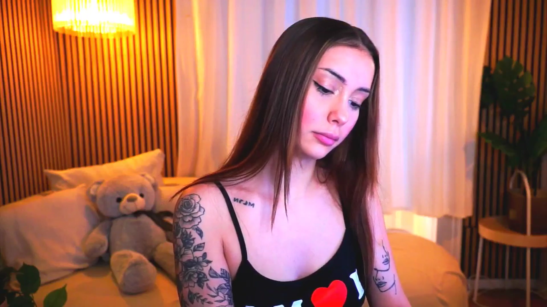 Gallery image thumbnail from Naomii18's myfreecams stream on, 03/13/2025, 14:44 image 2 of 20
