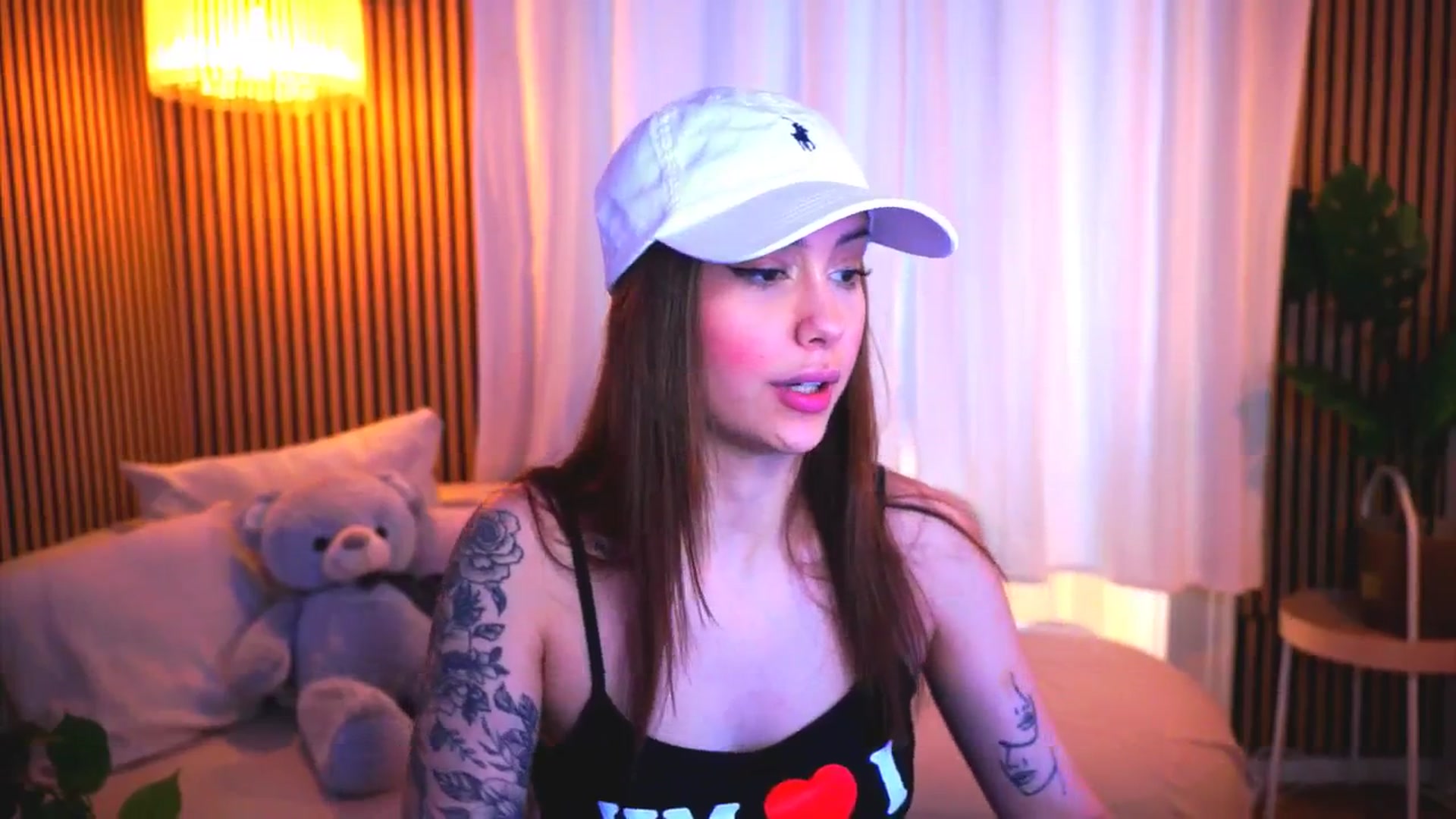 Gallery image thumbnail from Naomii18's myfreecams stream on, 03/13/2025, 14:44 image 5 of 20