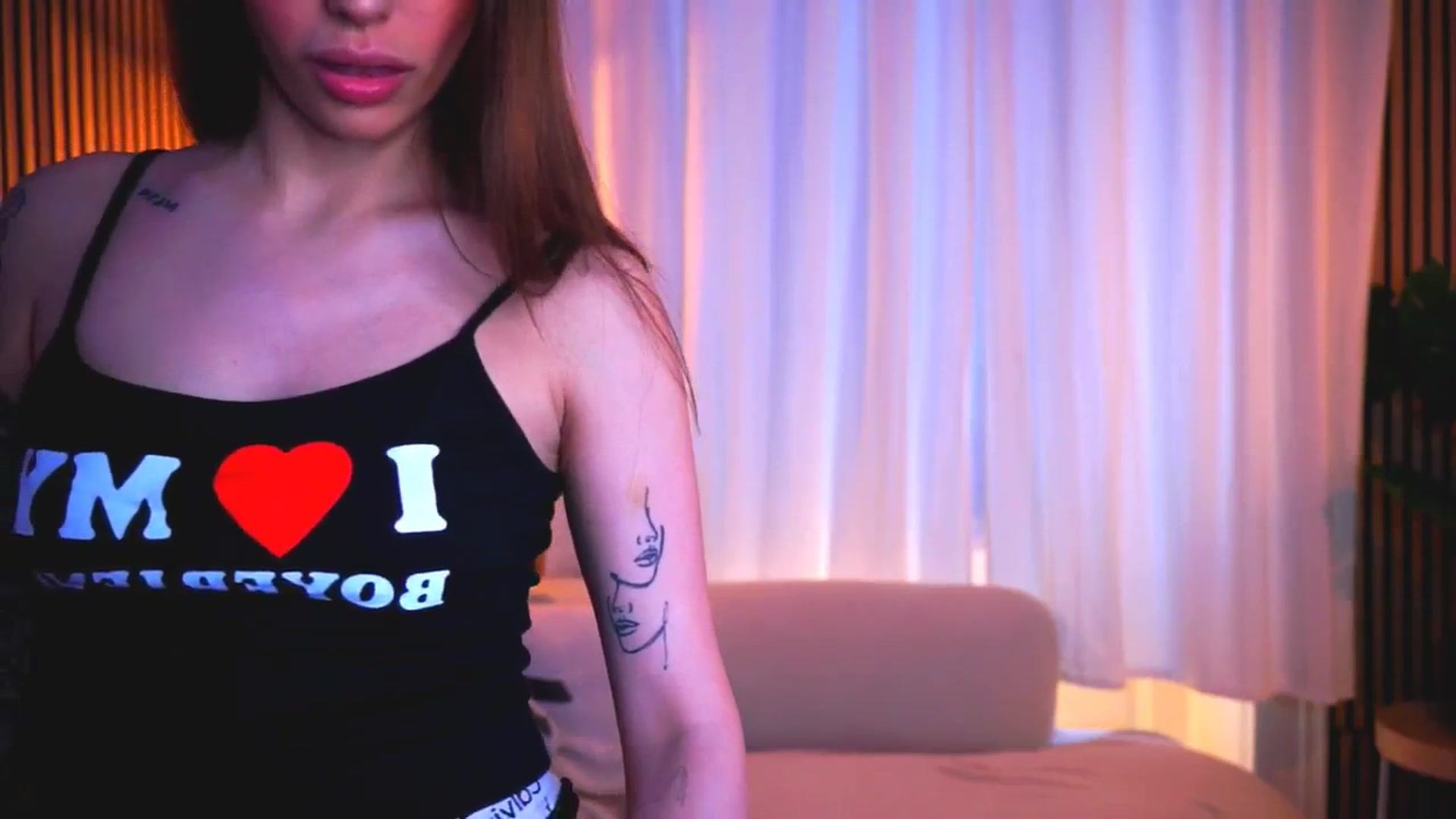 Gallery image thumbnail from Naomii18's myfreecams stream on, 03/13/2025, 14:44 image 8 of 20