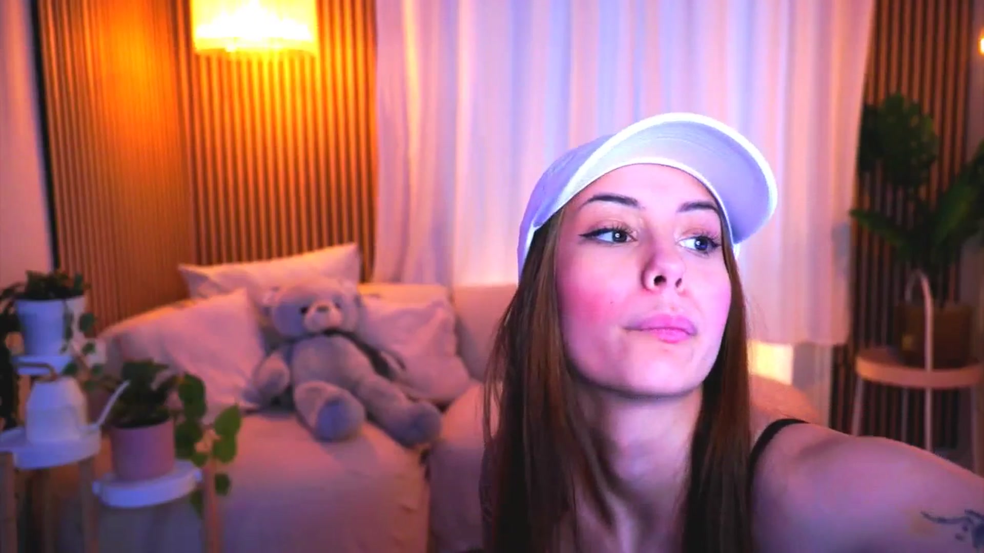 Gallery image thumbnail from Naomii18's myfreecams stream on, 03/13/2025, 14:44 image 20 of 20