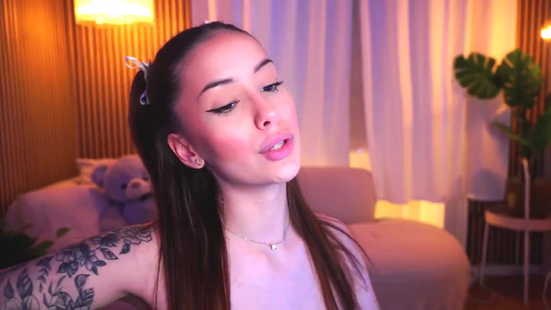 Gallery image thumbnail from Naomii18's myfreecams stream on, 03/14/2025, 16:16 image 7 of 20