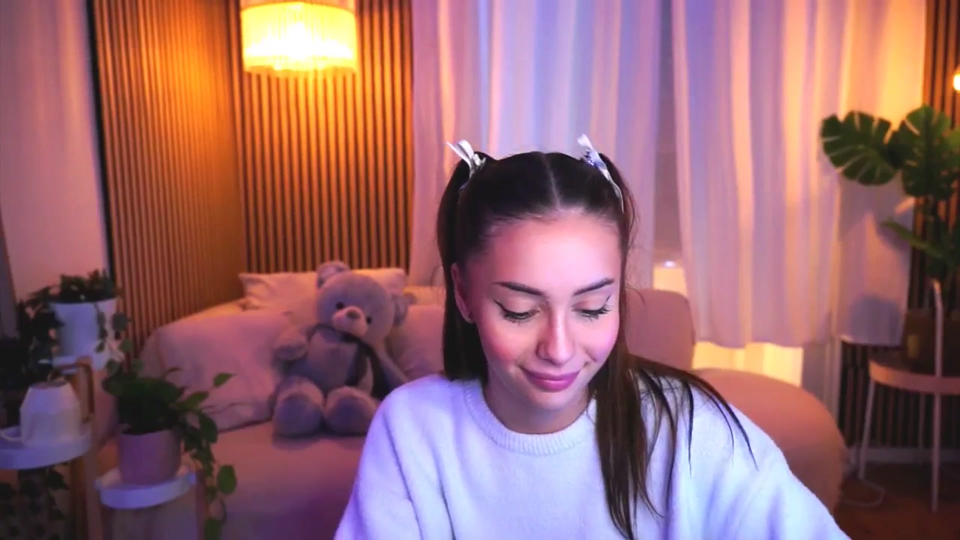 Gallery image thumbnail from Naomii18's myfreecams stream on, 03/14/2025, 16:16 image 14 of 20
