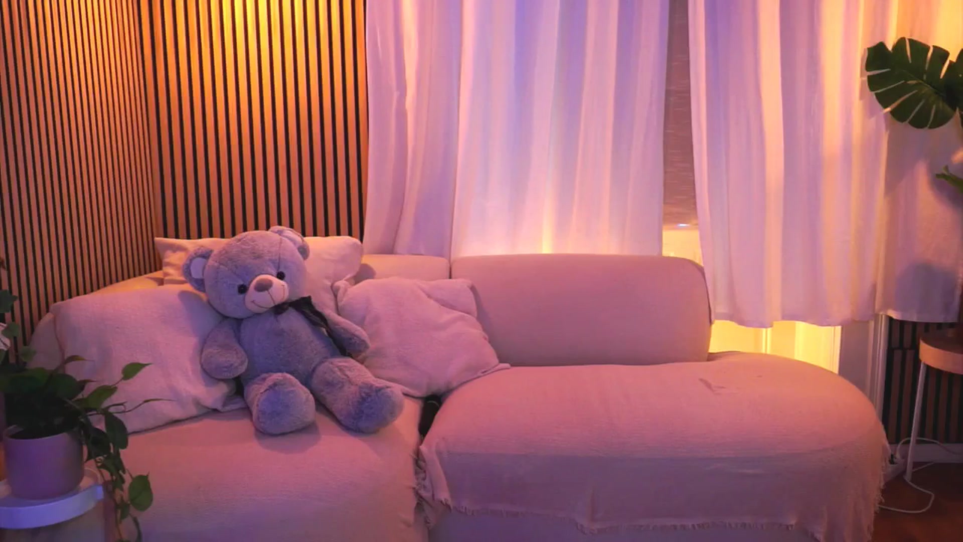 Gallery image thumbnail from Naomii18's myfreecams stream on, 03/14/2025, 16:16 image 9 of 20