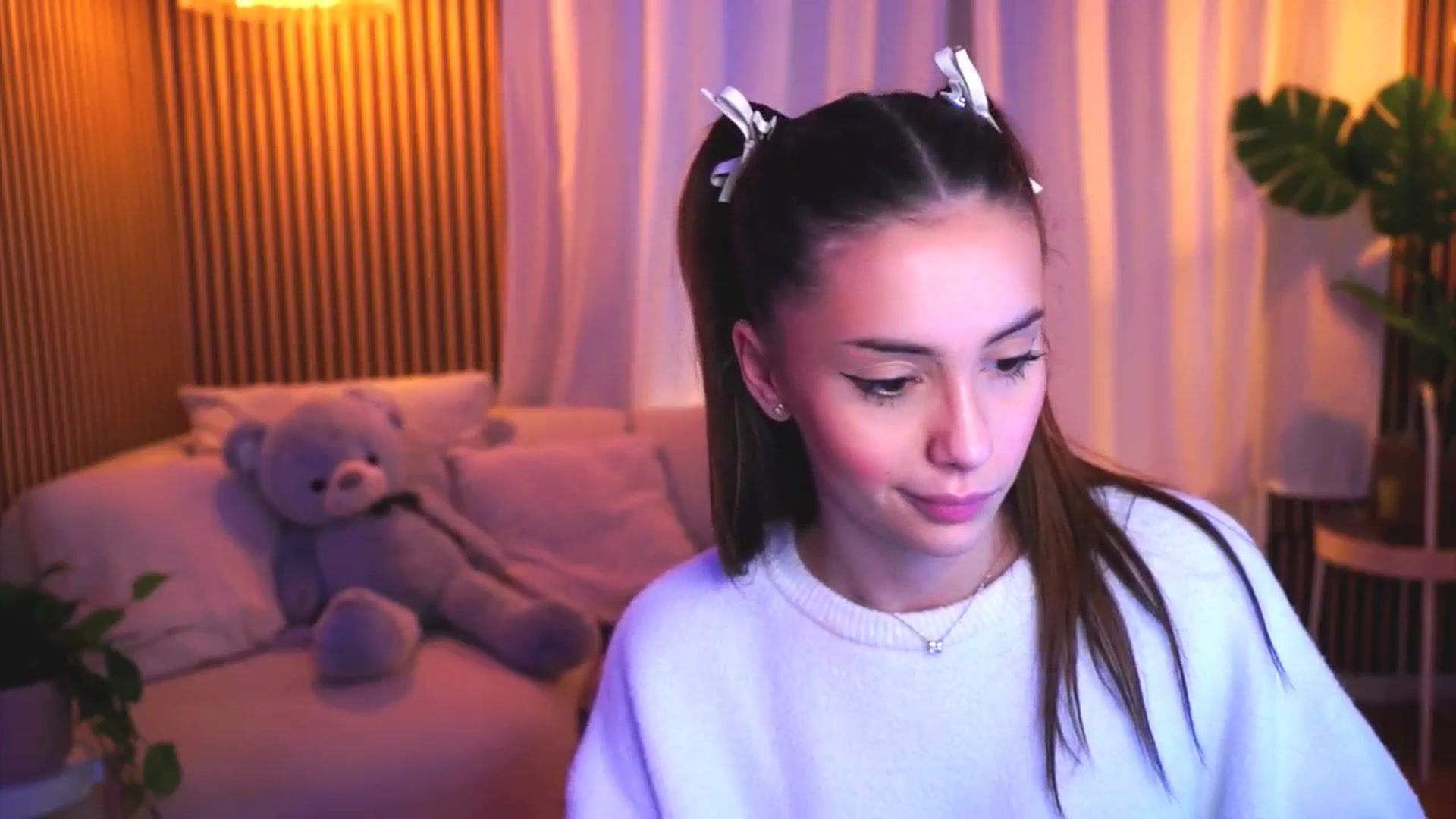 Gallery image thumbnail from Naomii18's myfreecams stream on, 03/14/2025, 16:16 image 18 of 20